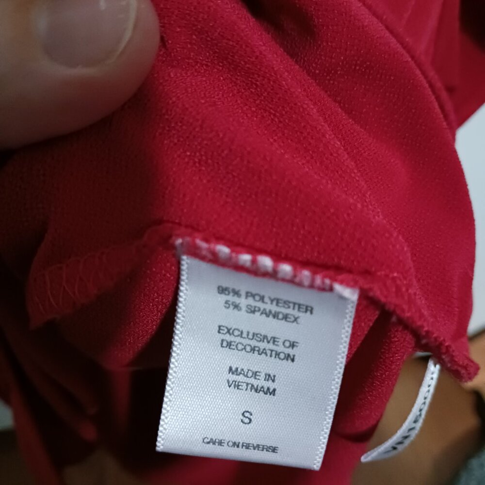 7th Avenue Red Long-Sleeve Blouse with Keyhole and Ruffles Women's Size S - Picture 4 of 4